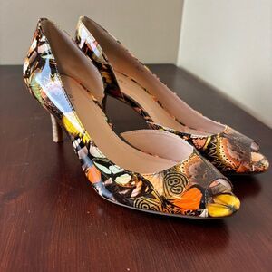 Tahari Jessie d'Orsay Peep Toe Heels Faux Patent Leather Butterfly Print Size 8